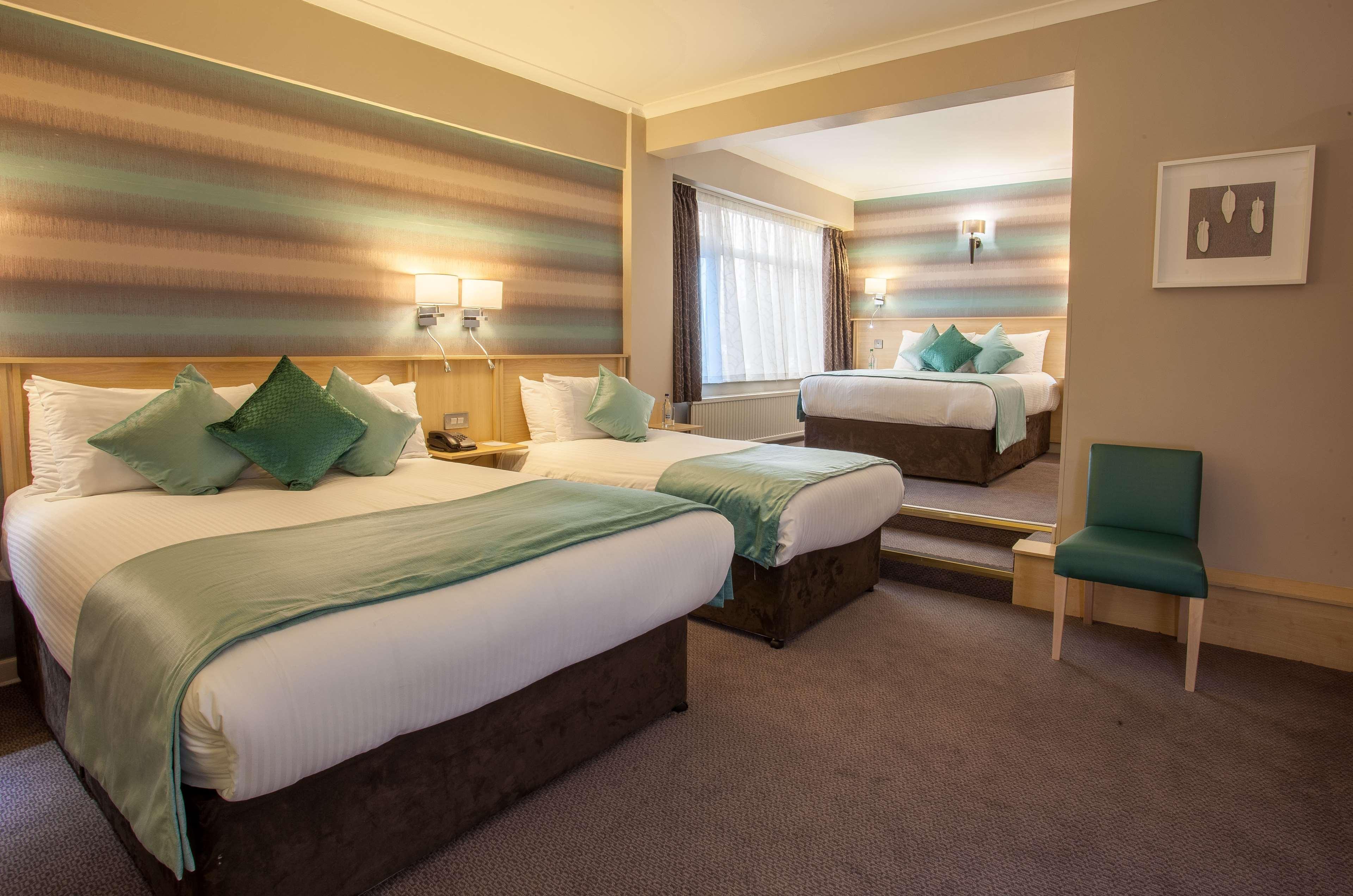 Cresta Court Hotel