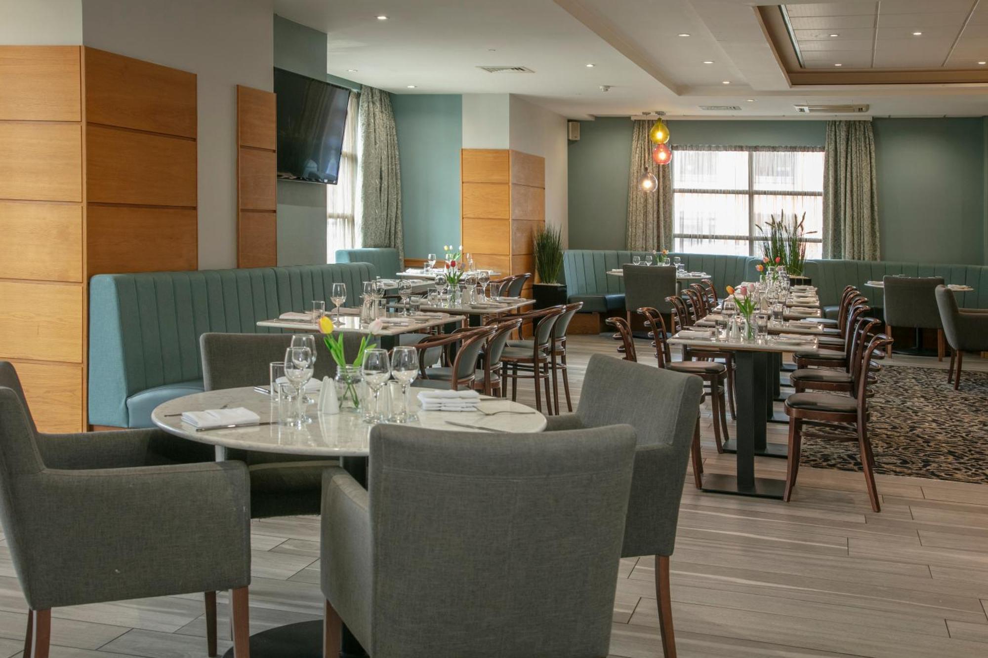 Cresta Court Hotel