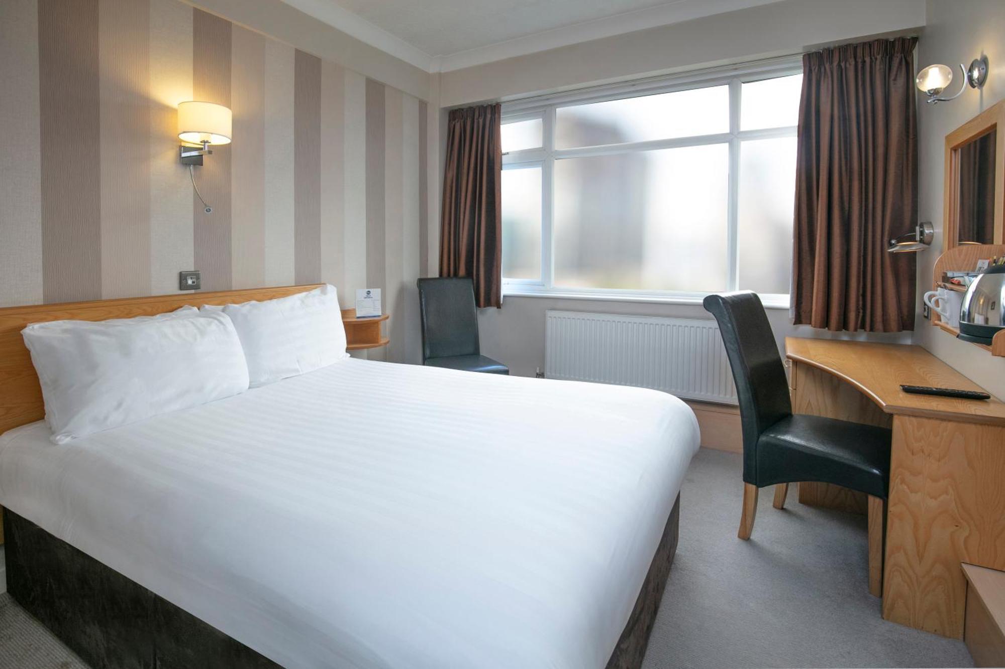 Cresta Court Hotel 3*
