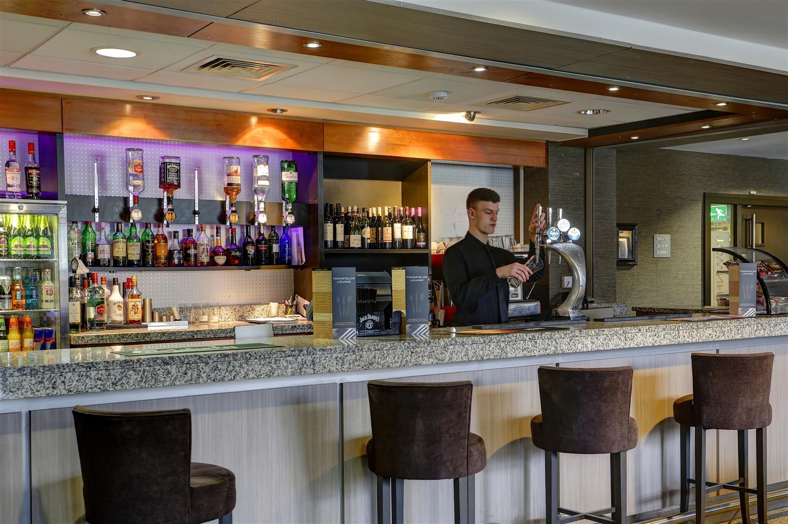 Cresta Court Hotel