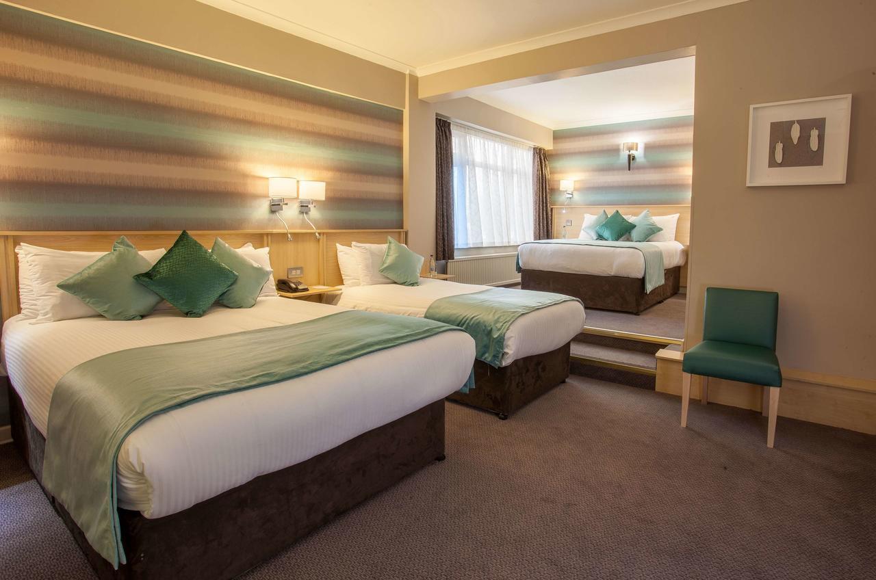 Cresta Court 3*